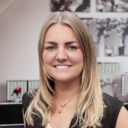 Nadine Hofacker